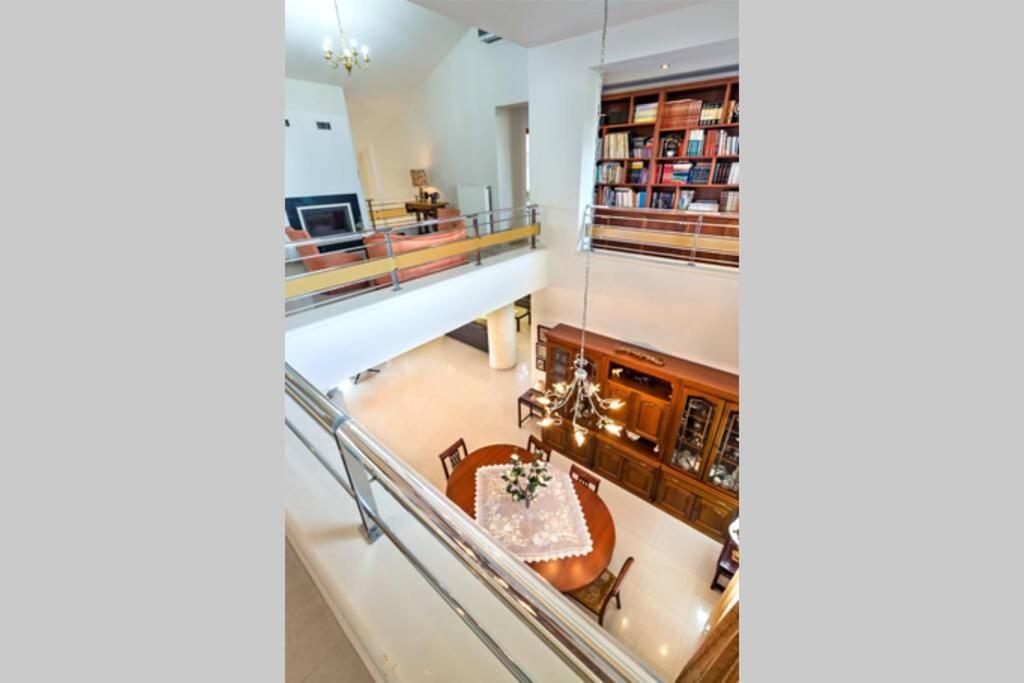Art Antique Deluxe Villa 이라피트라 외부 사진