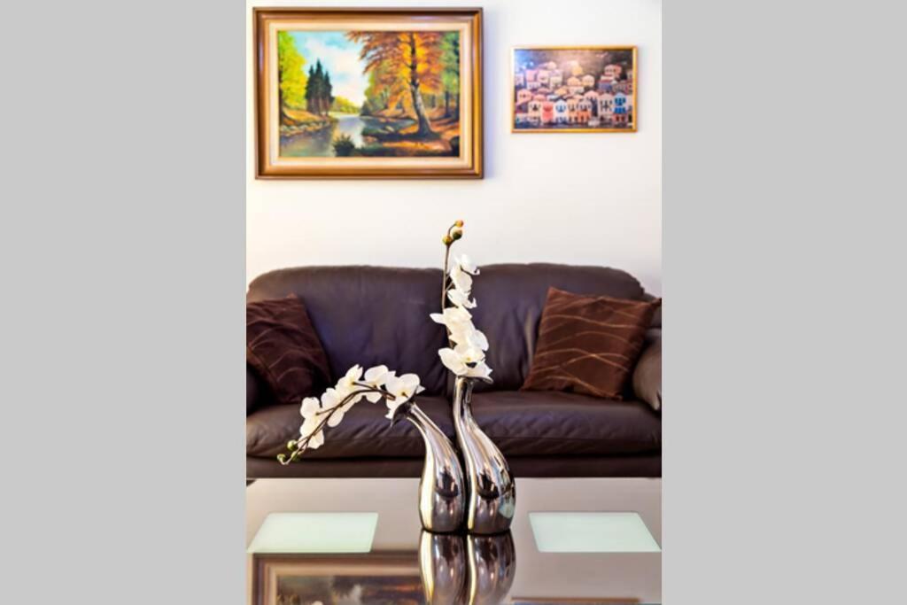 Art Antique Deluxe Villa 이라피트라 외부 사진